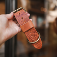 Afbeelding geladen in Galerij-viewer, Brede Leren Halsband | Bold Camel - Cooper & Quint