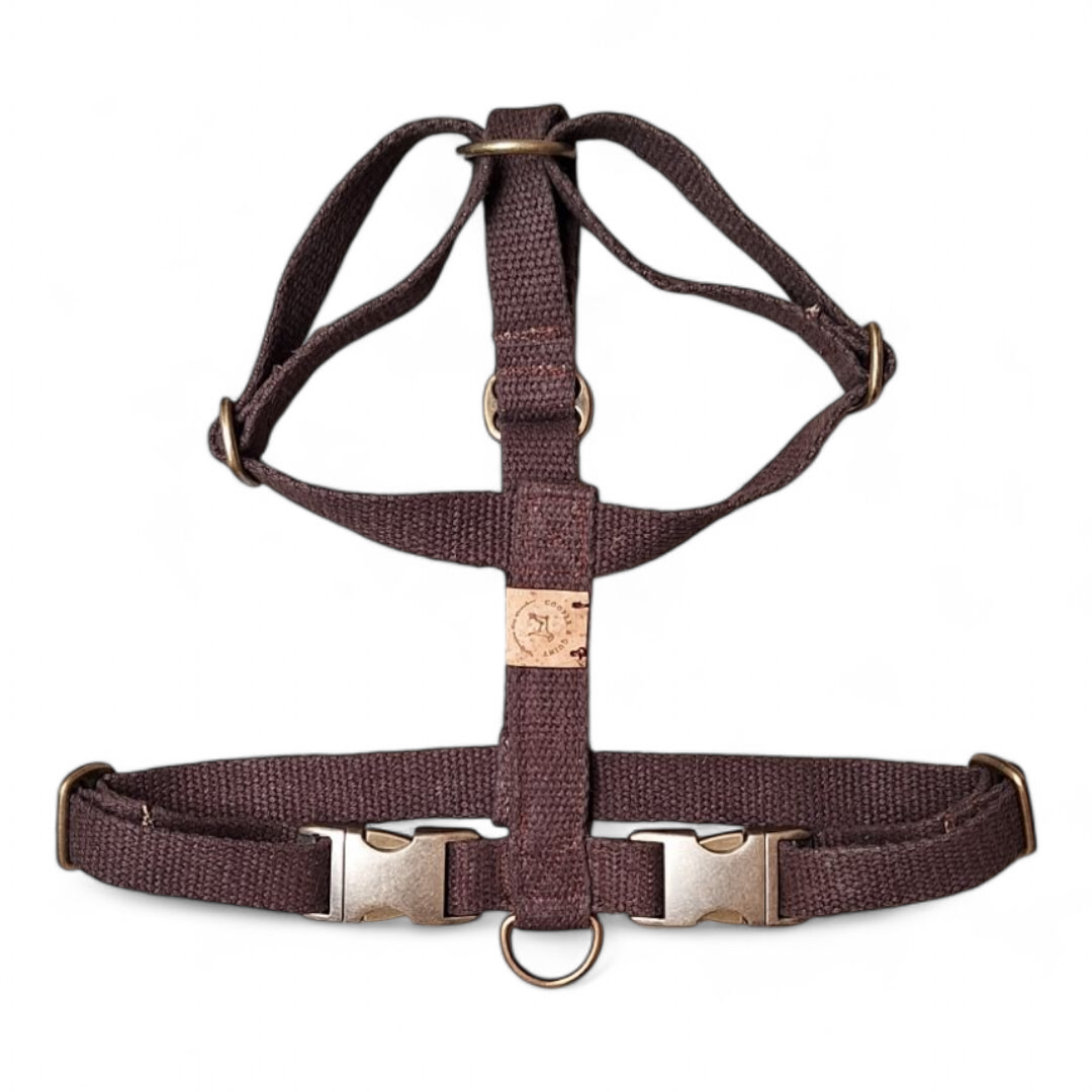 Hondentuig Simply Hemp Kastanjebruin dog harness made from durable, eco-friendly hemp with brass fittings, adjustable and available in multiple sizes.