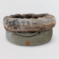 Afbeelding geladen in Galerij-viewer, POOCH POUCH linnen look hondenmand met faux fur rand, knusse en stijlvolle hondenslaapplaats.