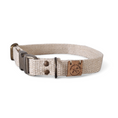 Afbeelding geladen in Galerij-viewer, Durable environmentally friendly Simply Hemp dog collar in shell white with metal hardware and adjustable buckle.