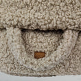Afbeelding geladen in Galerij-viewer, POOCH POUCH Teddy look ronde Hondenmand