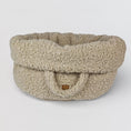 Afbeelding geladen in Galerij-viewer, POOCH POUCH Teddy look ronde Hondenmand