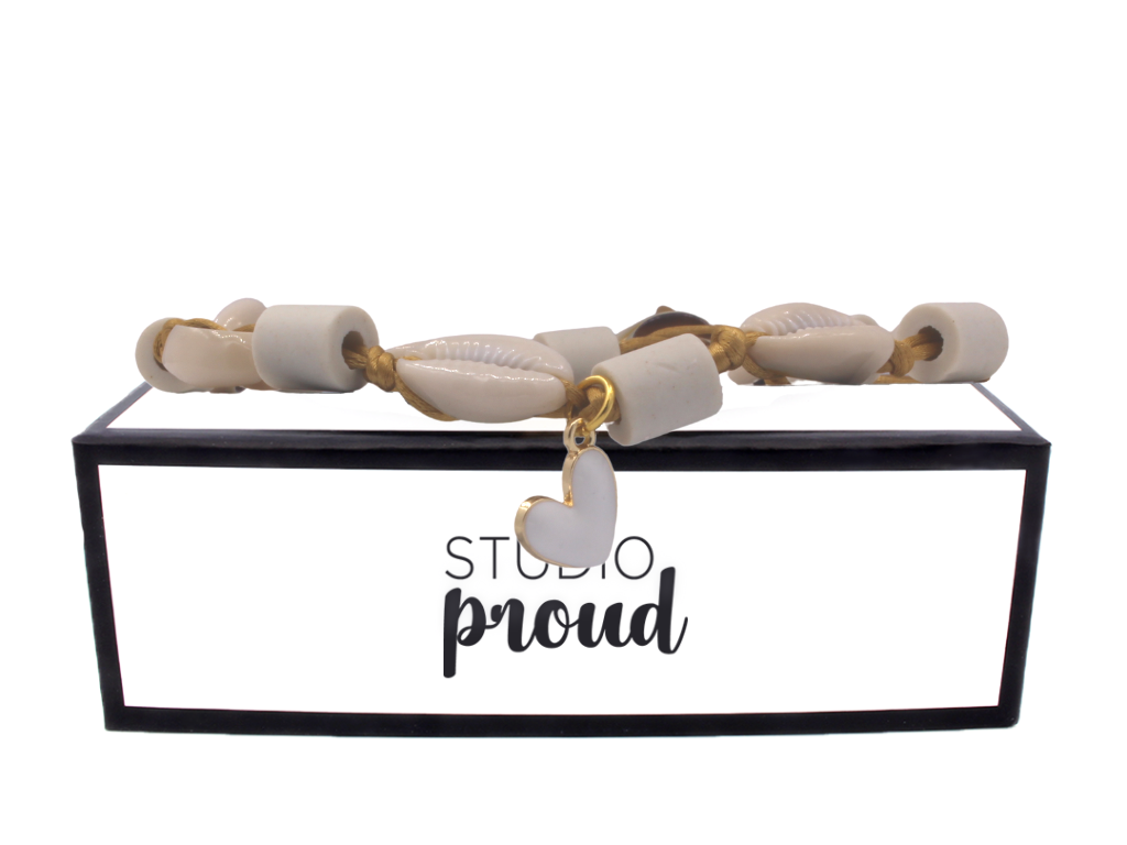 Anti-tekenband schelpen
Deze anti-tekenband ziet er niet alleen uit als een anti-tekenband voor een hond, maar het is ook een sieraad voor de hond. Kies je eigen bedel om jouw hond in een studio proudwafwafAnti-tekenband schelpen