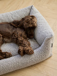 Afbeelding geladen in Galerij-viewer, Hondenmand  BILLY Bouclé  Taupe