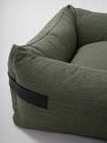 Afbeelding geladen in Galerij-viewer, Hondenmand Hygge Mosgroen  ♻️ECO COLLECTIe♻️