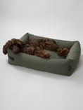 Afbeelding geladen in Galerij-viewer, Hondenmand Hygge Mosgroen  ♻️ECO COLLECTIe♻️