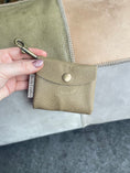 Afbeelding geladen in Galerij-viewer, Handmade snackbag with bronze details and clip, designed to hang on a belt with two compartments for snacks and waste bags.