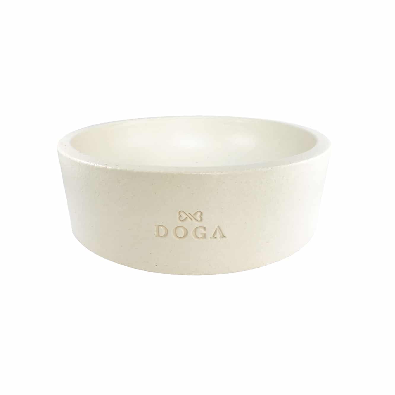 Luxe hondenvoerbak massief wit beton met DOGA logo, handgemaakt keramiek.