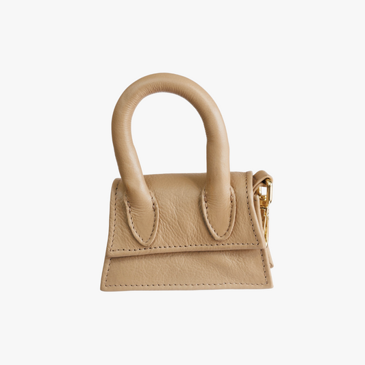 Zand taupe designer tas voor hondenkoekjes en poepzakken, compact en stijlvol.
