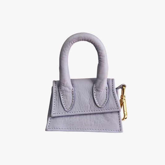 Lila designer tas voor hondenkoekjes en poepzakken, elegant en praktisch hondenaccessoire.