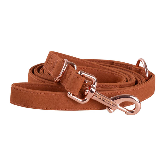 Hondenriem CognacDe hondenriem Cognac van DOGA is een luxe accessoire voor je hond. Gemaakt van hoogwaardig vegan suède leer, heeft deze riem een ​​trendy leerlook. De cognac kleur eDogawafwafHondenriem Cognac
