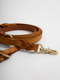 Afbeelding geladen in Galerij-viewer, HONDENHALSBAND HUGO GEVLOCHTEN

