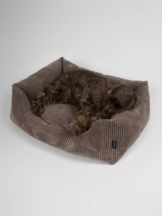 OSCAR Velvet hondenmand in mokka met luxe fluweel en memory foam voor optimaal comfort.