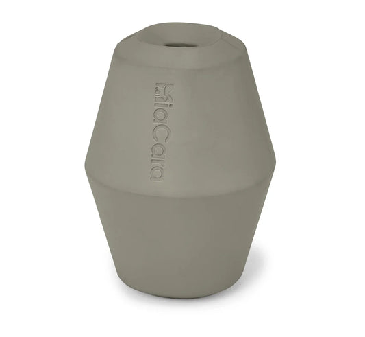 Cono hondenspeelgoed van duurzaam natuurrubber in beige kleur.