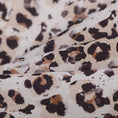 Afbeelding geladen in Galerij-viewer, Honden bandana Leopard Brown
De DOGA Luxe Honden Bandana Leopard Brown is een stijlvolle en trendy accessoire om de persoonlijkheid en het uiterlijk van je hond te versterken. Deze bandana's ziDogawafwafHonden bandana Leopard Brown
