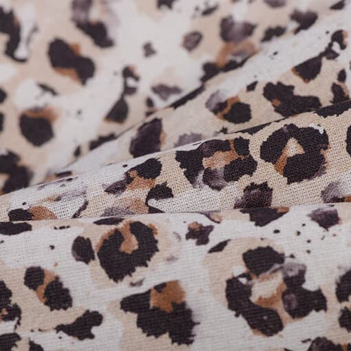 Honden bandana Leopard Brown
De DOGA Luxe Honden Bandana Leopard Brown is een stijlvolle en trendy accessoire om de persoonlijkheid en het uiterlijk van je hond te versterken. Deze bandana's ziDogawafwafHonden bandana Leopard Brown