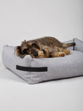 Afbeelding geladen in Galerij-viewer, Hondenbed Hygge Grijs
