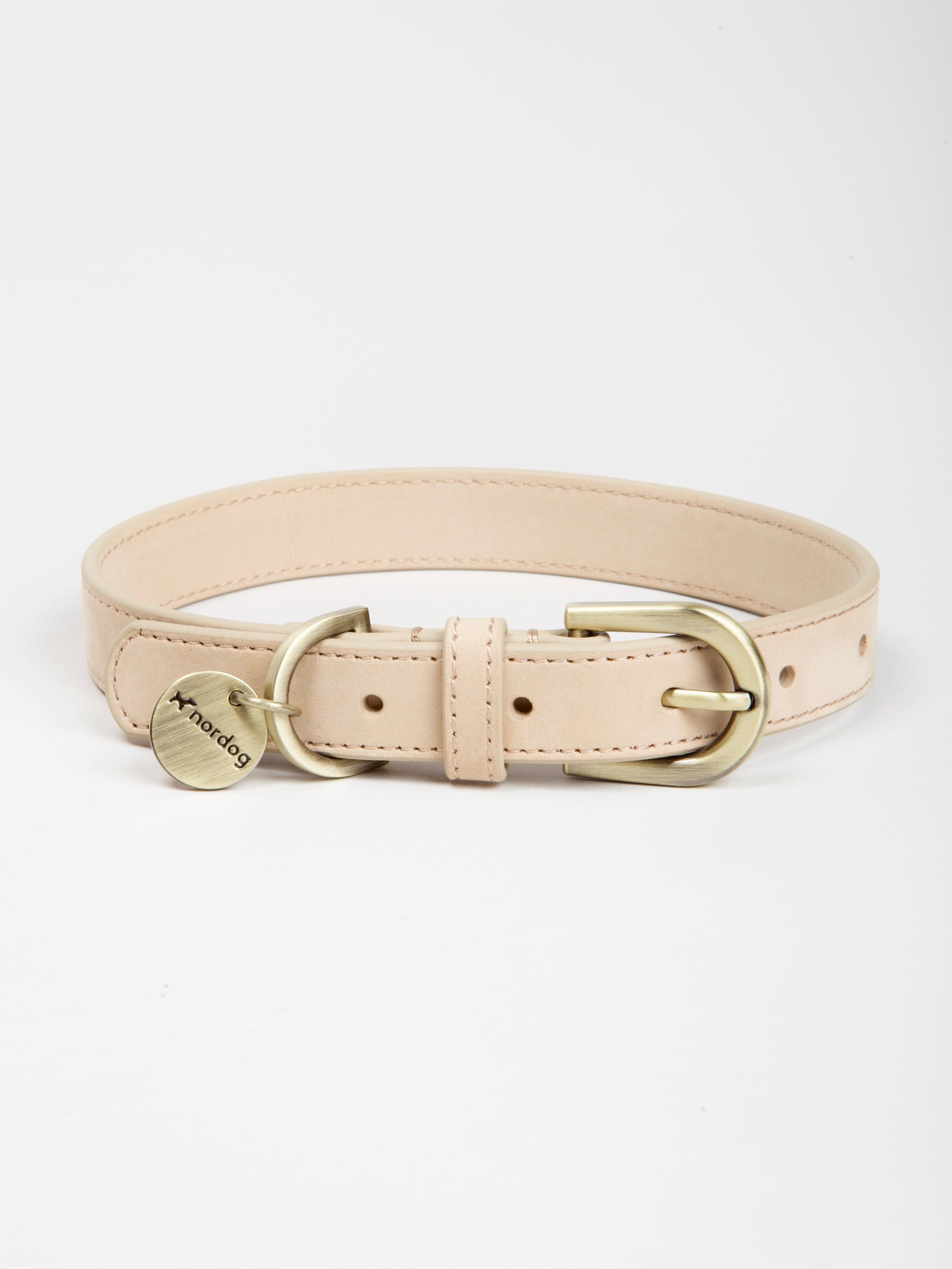 Thomas hondenhalsband vanille gemaakt van Italiaans nubuckleer met messing gesp.